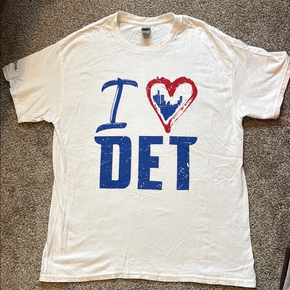 Gildan White and Red Short Sleeve Tees